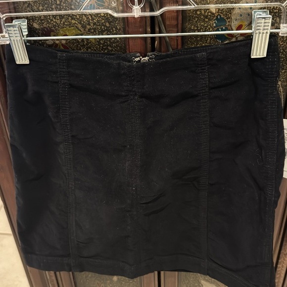 Free People Black Mini velvet Pencil Skirt
NWT - Picture 2 of 5
